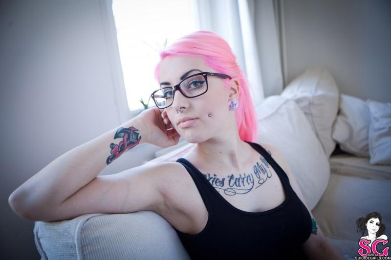 Charlinesuicide Suicide Girls gostosa linda com peitões perfeitos e uma bundinha linda e m
