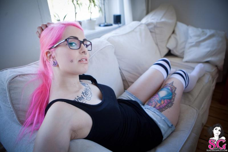 Charlinesuicide Suicide Girls gostosa linda com peitões perfeitos e uma bundinha linda e m