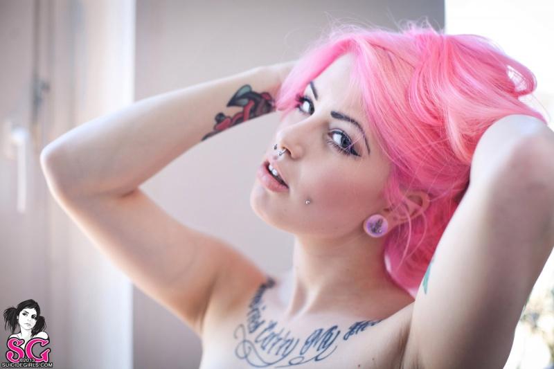 Gostosa linda com peitões perfeitos e uma bundinha linda e m