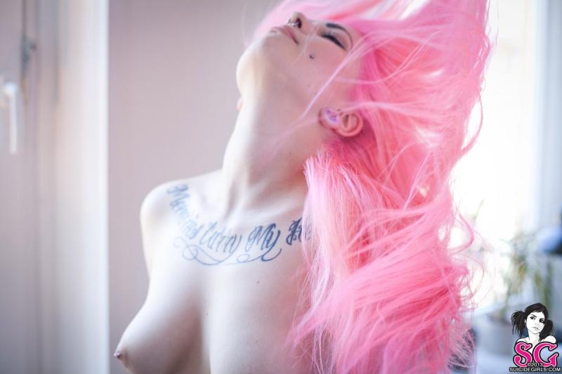 Gostosa linda com peitões perfeitos e uma bundinha linda e m