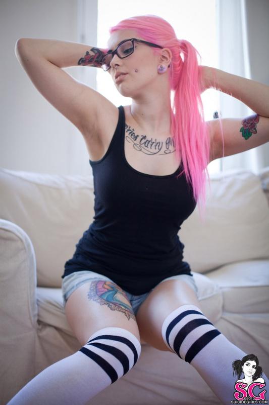 Gostosa linda com peitões perfeitos e uma bundinha linda e m