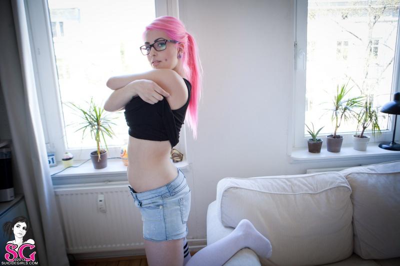 Gostosa linda com peitões perfeitos e uma bundinha linda e m