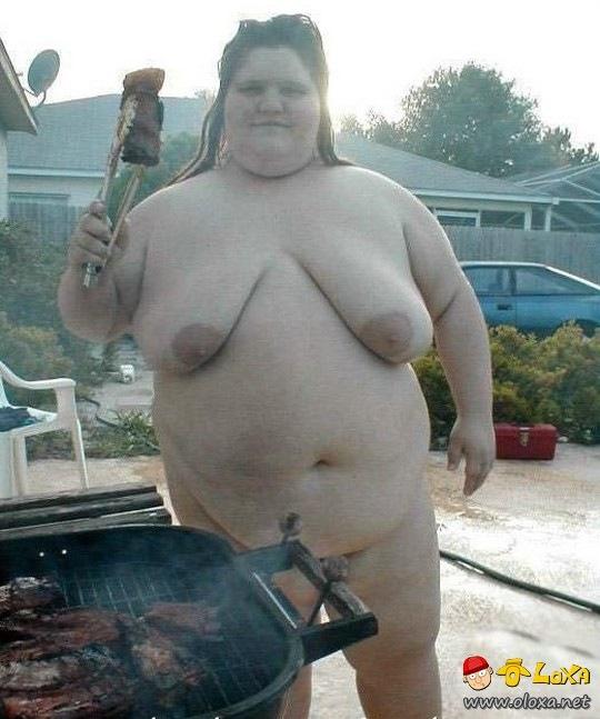 Churrasco e nudez: combo inesperado.