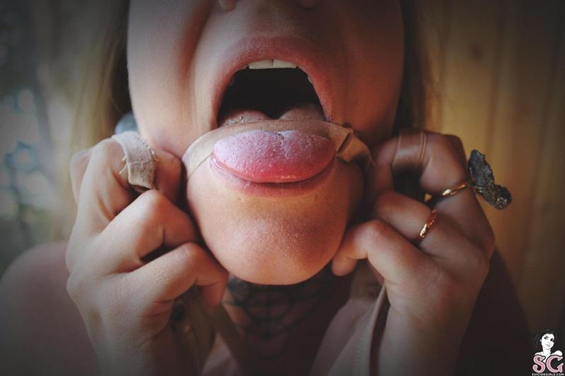 Gostosa sensual e safadinha pelada bem ninfeta delicia