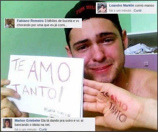 Amor na mão, dor na alma, e print eterno na internet.