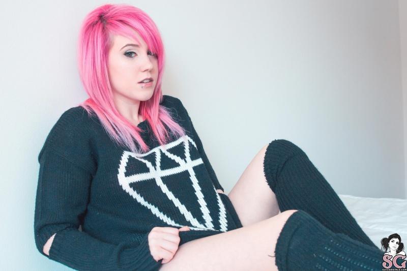 Coventry Suicide Girls novinha linda de cabelos rosa nua