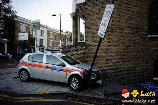 curiosos e estranhos acidentes de carro (42)