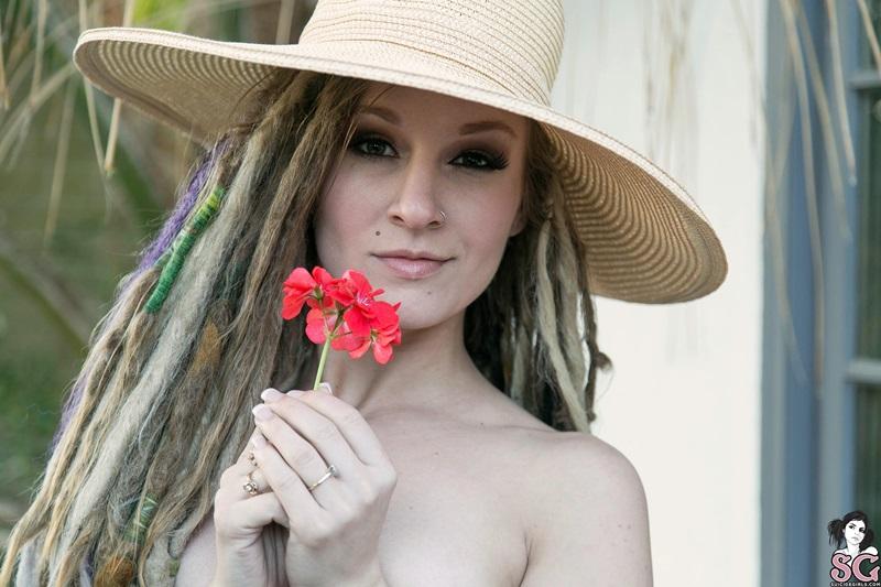 Damsel Dixons Suicide Girls loira, tatuada e muito gostosa 30 Loira tatuada rasta gostosa pra caralho mostrando buceta
