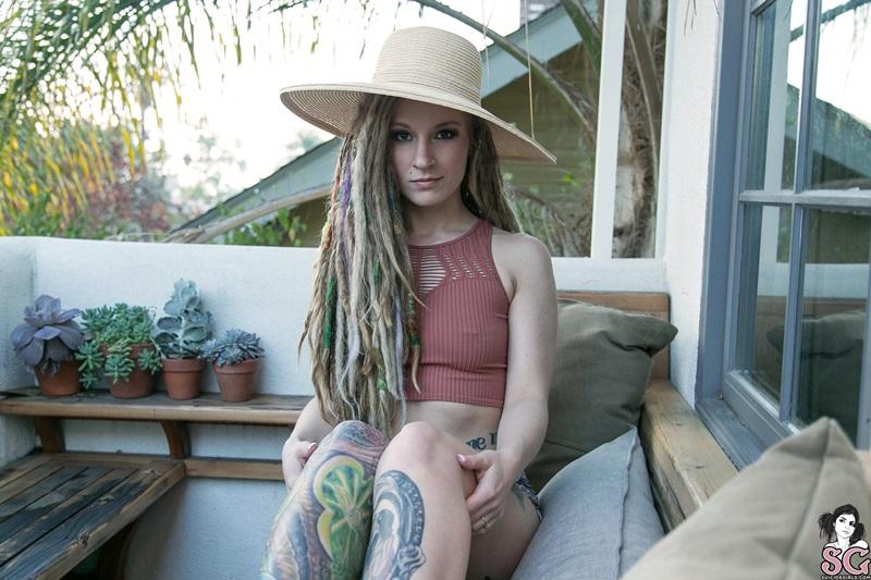 Damsel Dixons Suicide Girls loira, tatuada e muito gostosa 34 Loira tatuada rasta gostosa pra caralho mostrando buceta