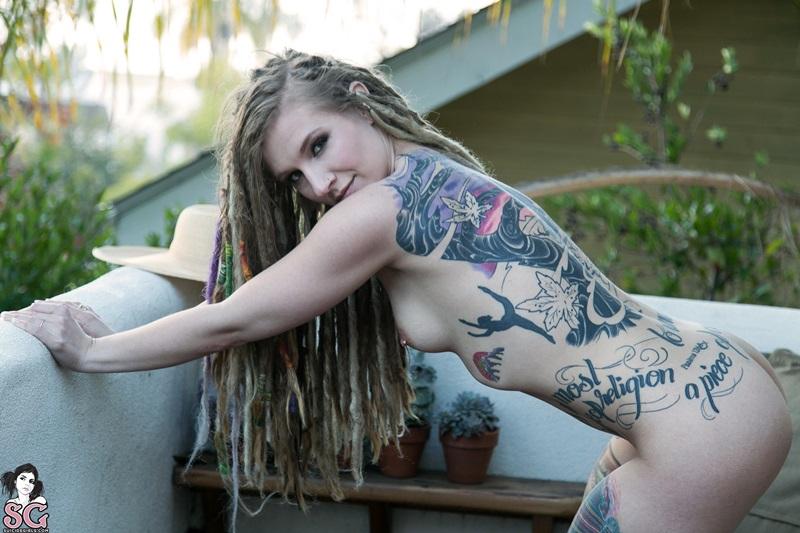Damsel Dixons Suicide Girls loira, tatuada e muito gostosa 54 Loira tatuada rasta gostosa pra caralho mostrando buceta