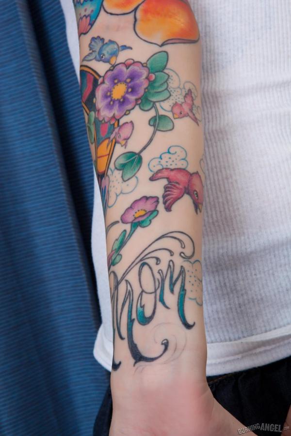 Morena tatuada gostosa buceta carnuda