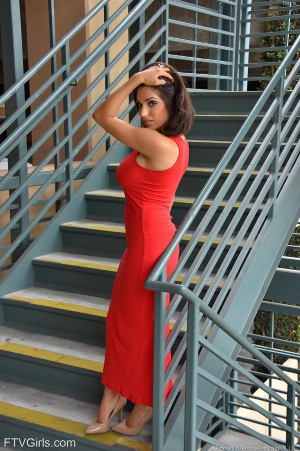 Morena com belas curvas peladinha peituda