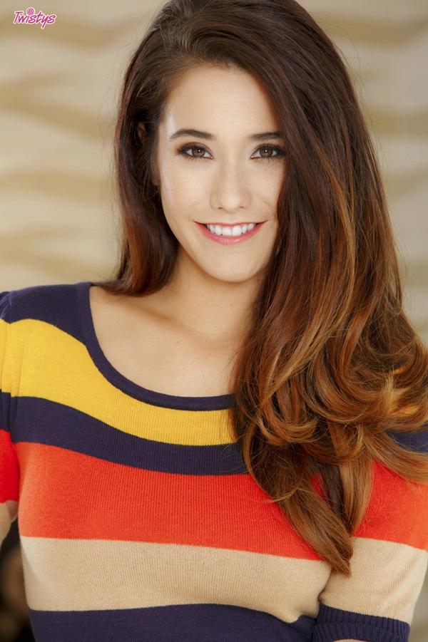 Eva Lovia muito gostosa com carinha de safada 13 Eva Lovia gata muito linda e muito gostosa com carinha de safada.