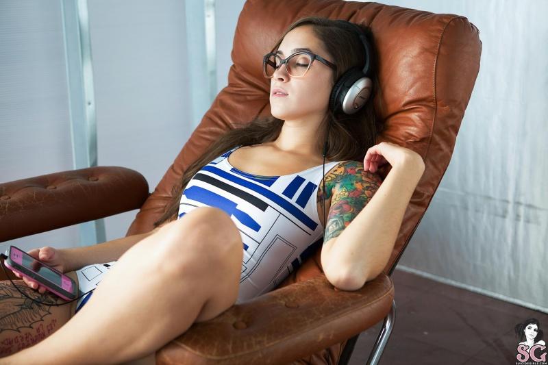 Dimples Suicide Girls morena ninfeta muito gostosa com peitinhos pequenos