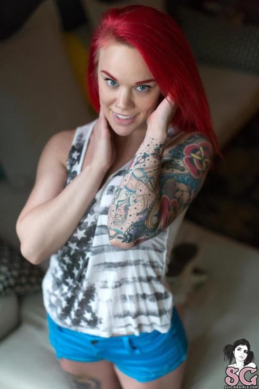 Donyx Suicide Girls ruiva peituda gostosa pelada linda