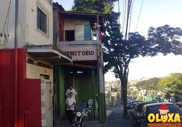 Hospedagem com política de segurança... no grito.