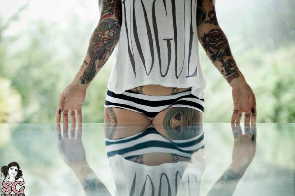 Eden Suicide Girls morena tatuada com piercing na bucetinha 26 Morena tatuada com piercing na bucetinha gostosa