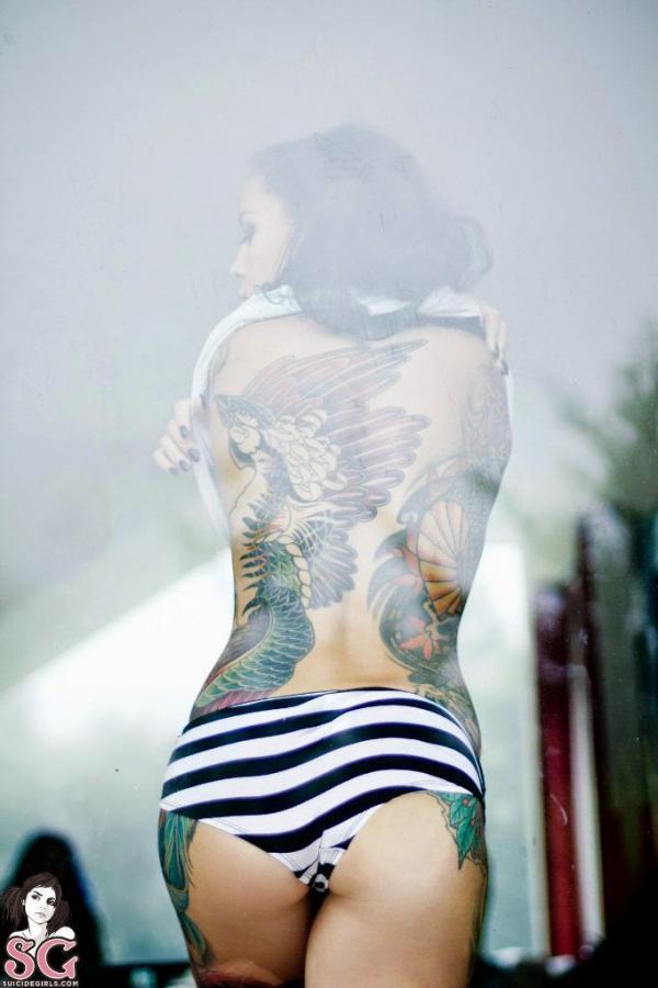 Eden Suicide Girls morena tatuada com piercing na bucetinha 27 Morena tatuada com piercing na bucetinha gostosa