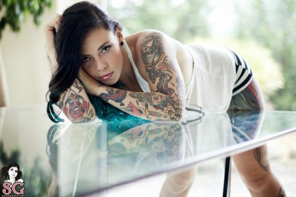 Eden Suicide Girls morena tatuada com piercing na bucetinha 59 Morena tatuada com piercing na bucetinha gostosa