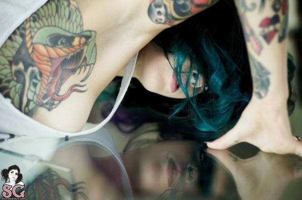 Eden Suicide Girls morena tatuada com piercing na bucetinha 65 Morena tatuada com piercing na bucetinha gostosa
