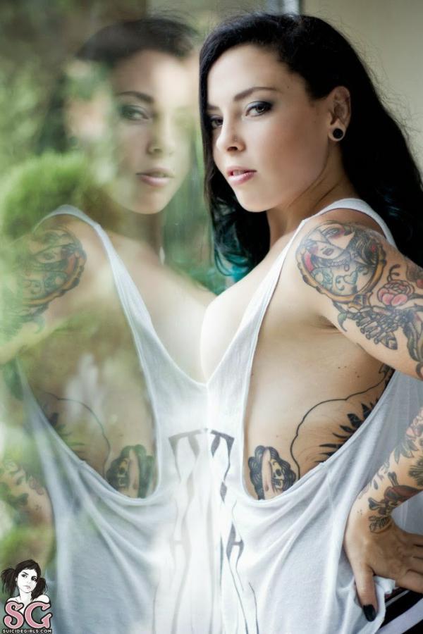 Eden Suicide Girls morena tatuada com piercing na bucetinha 20 Morena tatuada com piercing na bucetinha gostosa