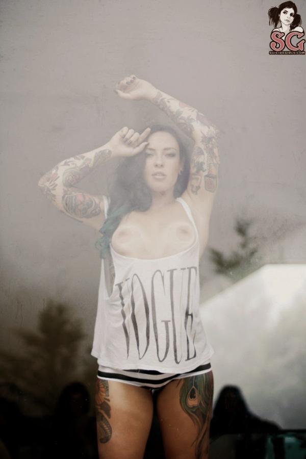 Eden Suicide Girls morena tatuada com piercing na bucetinha 22 Morena tatuada com piercing na bucetinha gostosa