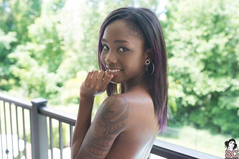 Negra gostosa e safada peitões lindos ninfetinha delicia