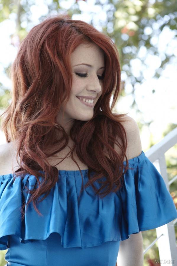 Elle linda ruivinha gostosa com um belo corpo sexy.