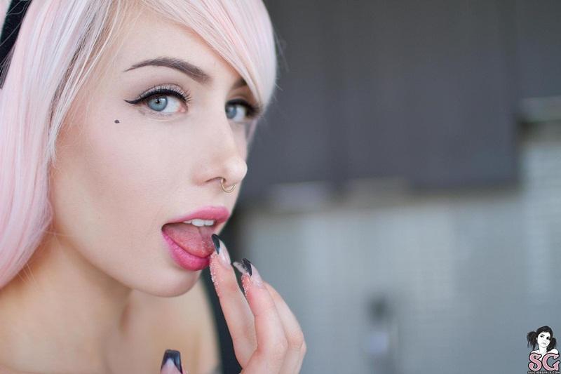 Morena linda e sensual tatuada gostosa