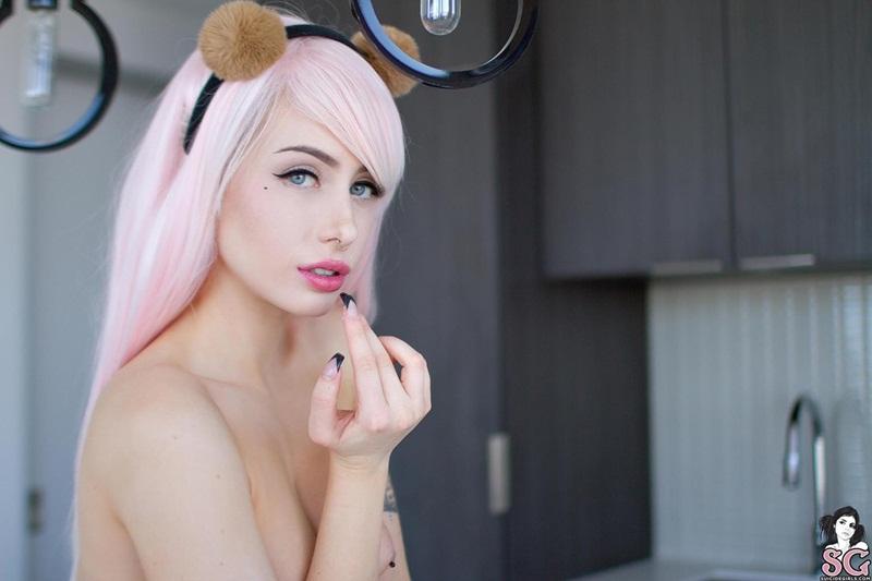 Morena linda e sensual tatuada gostosa