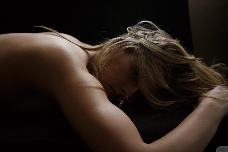 Loirinha gostosa nua restaurante safada