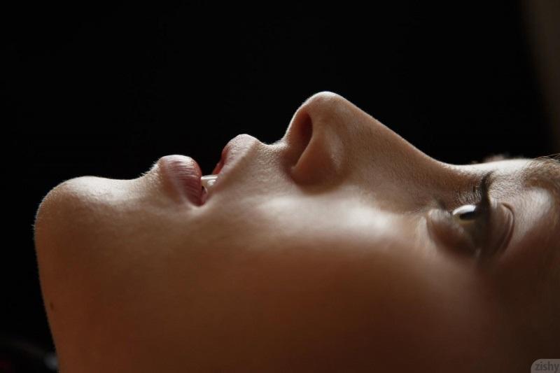 Loirinha gostosa nua restaurante safada