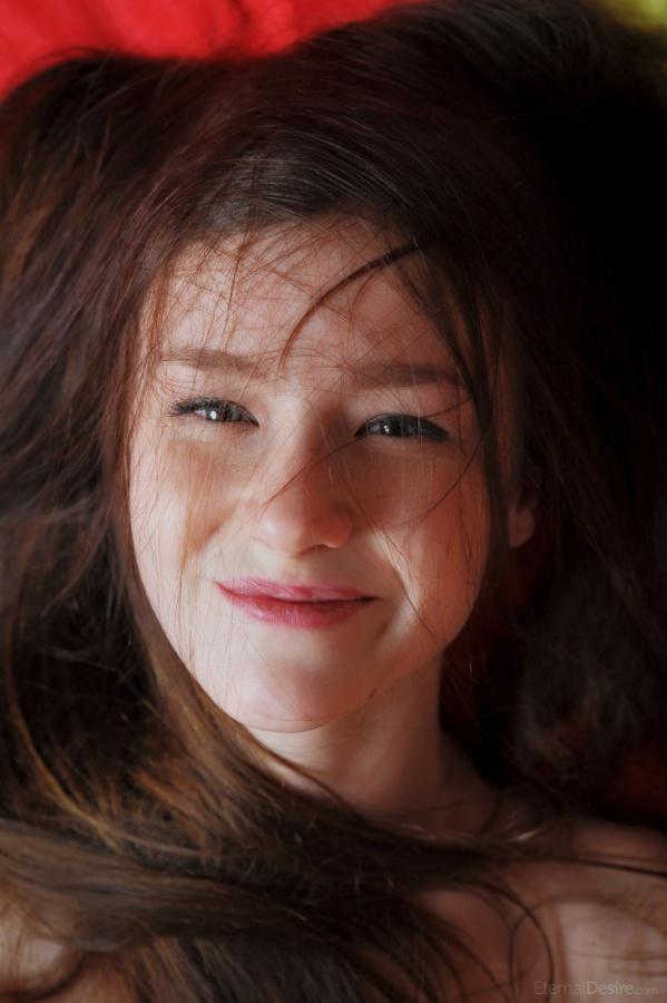 Ninfetinha magrela peituda e bucetuda gostosa