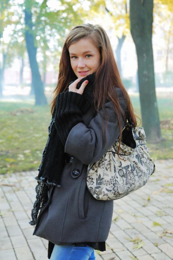 Emily ninfetinha magrela peituda e bucetuda gostosa