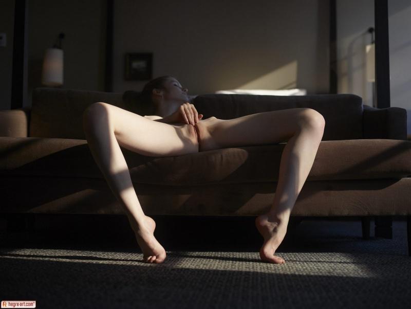 Branquinha muito linda com um corpo perfeito e uma cara de safada.