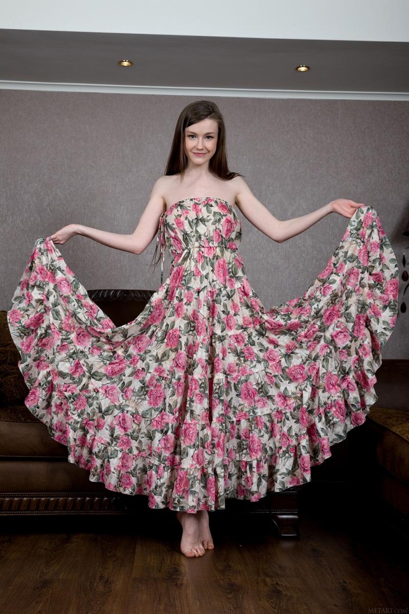 Emily Bloom moreninha gostosa bem safadinha da buceta lisinha delicia