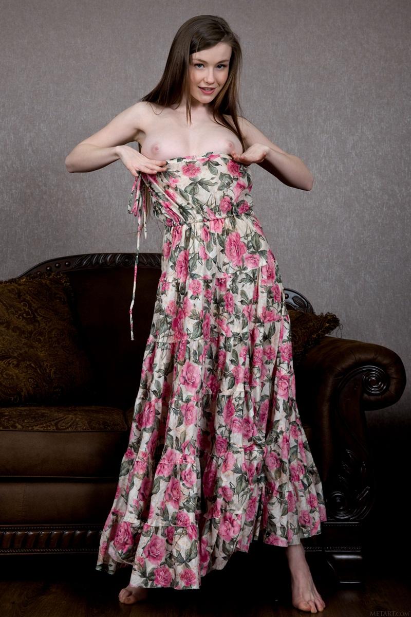 Moreninha gostosa bem safadinha da buceta lisinha delicia