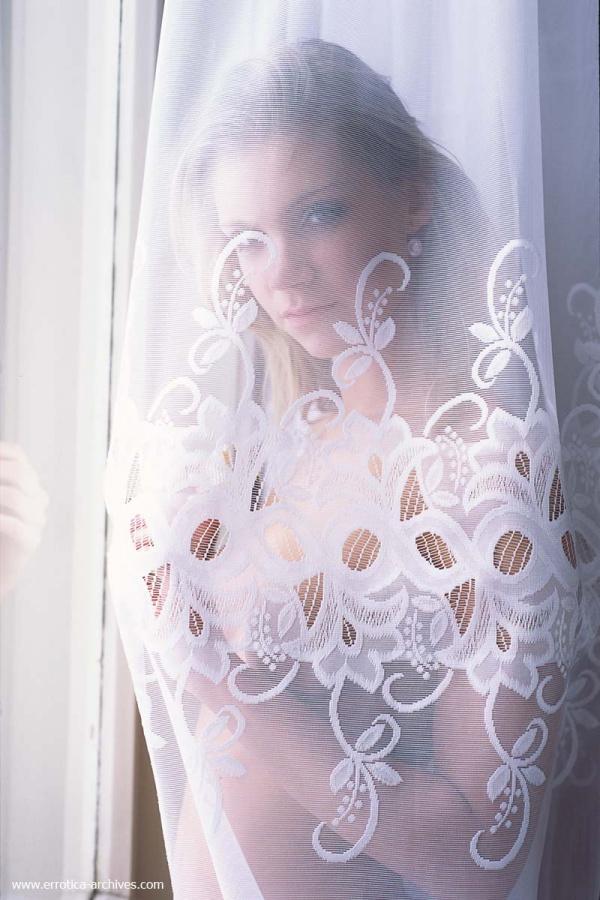 Eva G gata muito gostosa com uma bela bucetinha deliciosa.