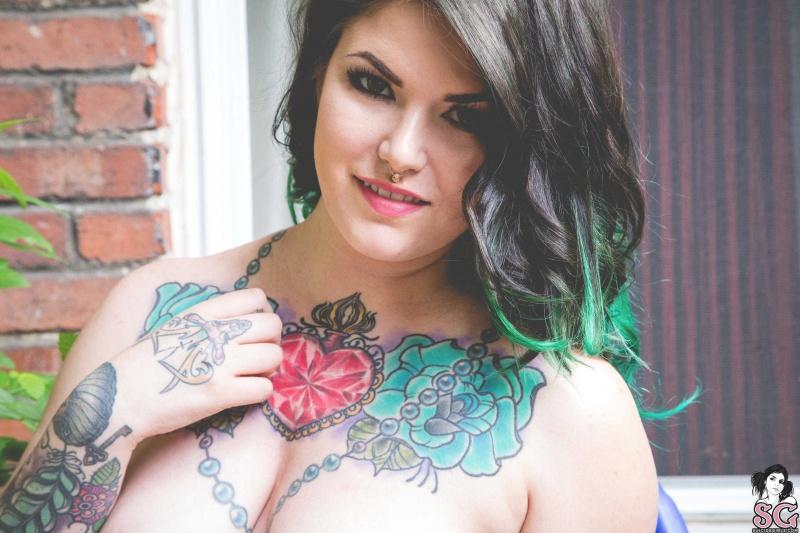 Gordinha peituda pelada gostosa