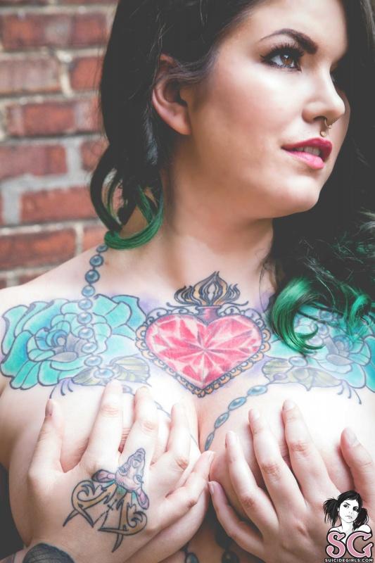 Gordinha peituda pelada gostosa