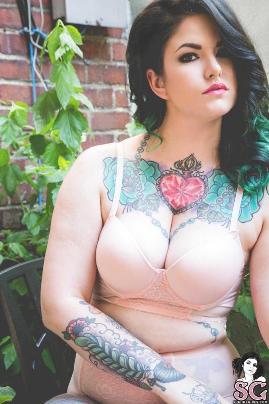 Evaelle Suicide Girls gordinha peituda pelada gostosa