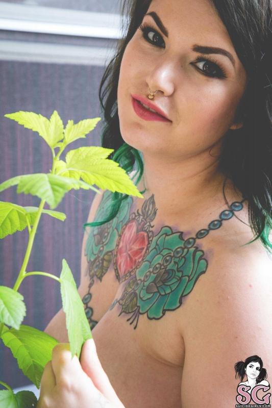 Gordinha peituda pelada gostosa