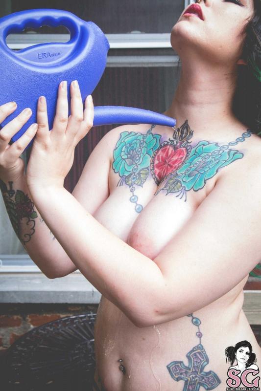 Gordinha peituda pelada gostosa