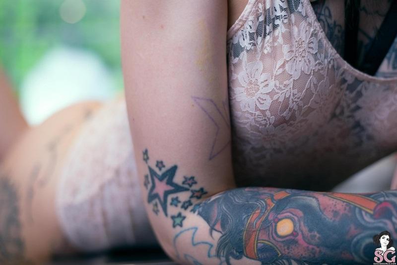 Moreninha gostosa muito sensual e peladinha bem delicia