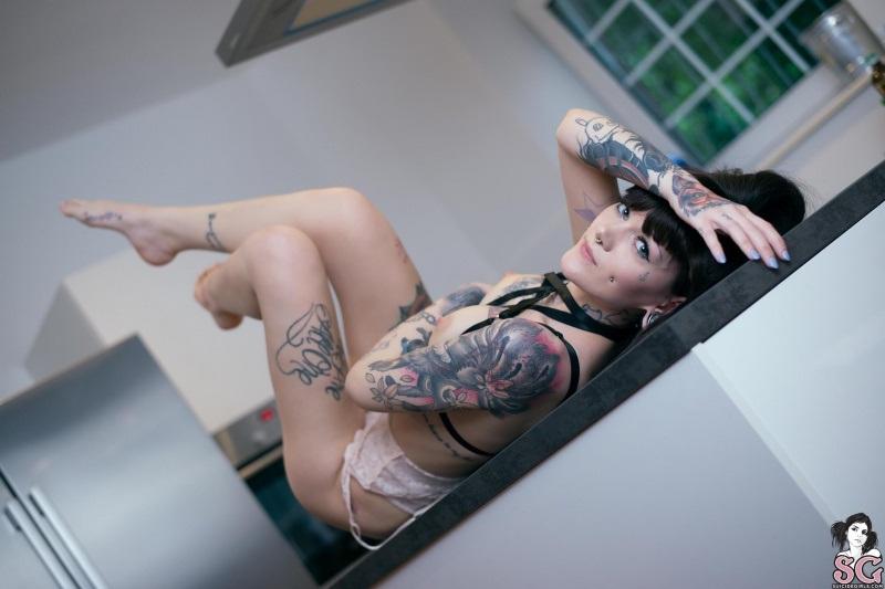 Moreninha gostosa muito sensual e peladinha bem delicia