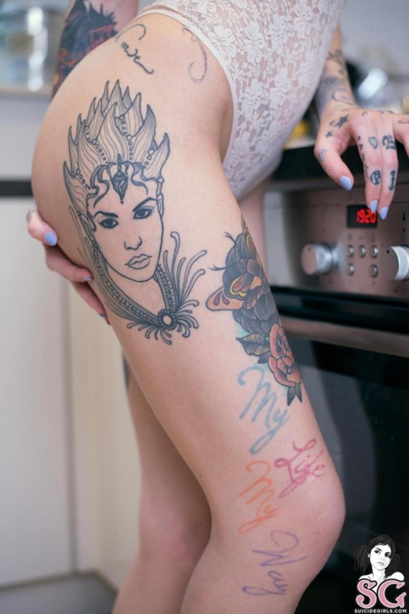 Moreninha gostosa muito sensual e peladinha bem delicia