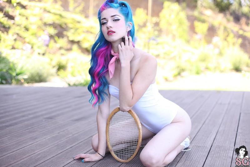 Ninfeta gostosa jogando video game pelada