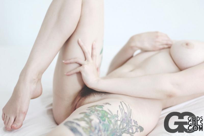 Branquela peludinha peituda