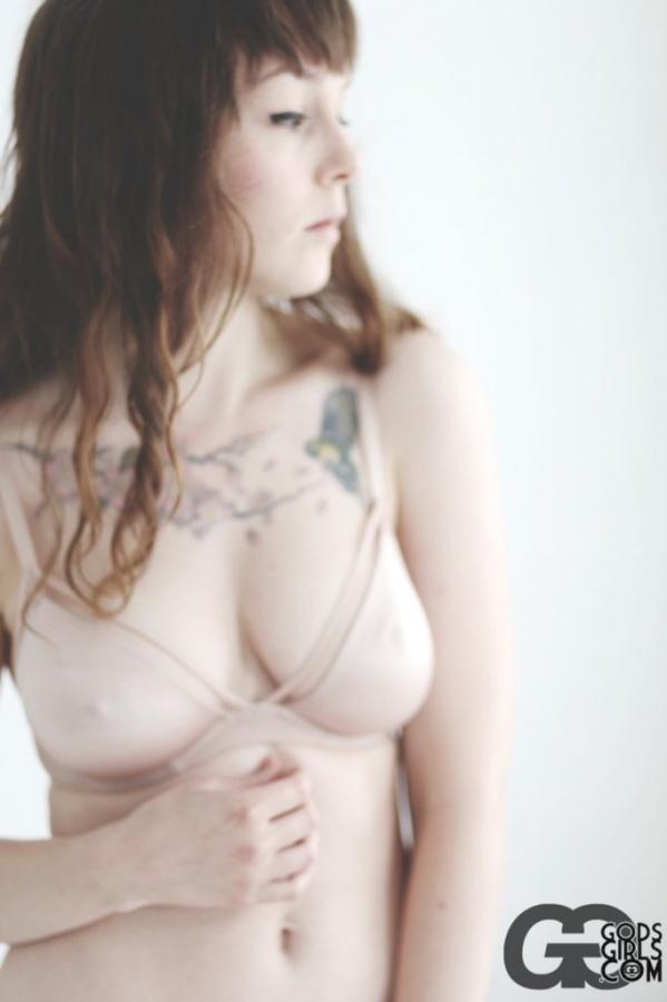 Branquela peludinha peituda