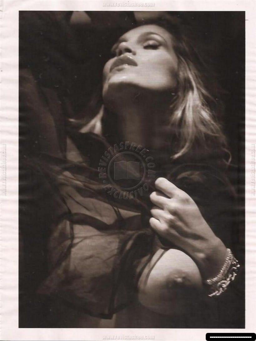 flavia alessandra nua na playboy 2009 23